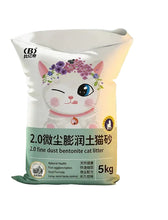 5kg bag of bentonite clumping cat litter with a low-dust formula, fast-clumping granules and illustrated cat packaging