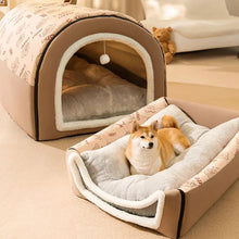Alternate view of the Portable Indoor House for Pets