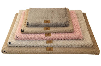 Plush dog bed mats shown in five sizes from S to 2XL, with beige, pink, cream, grey and brown colour options